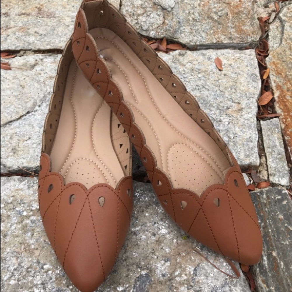 All new tan scalloped flats - Picture 4 of 12